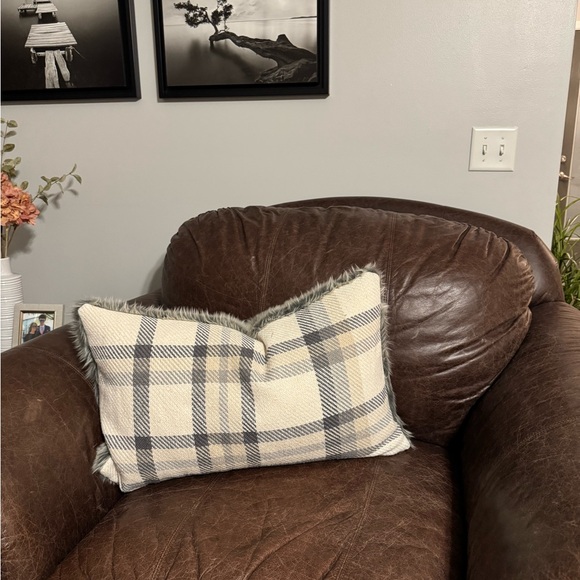 Pottery barn cream and gray plaid pillow/throw blanket set - Picture 4 of 7